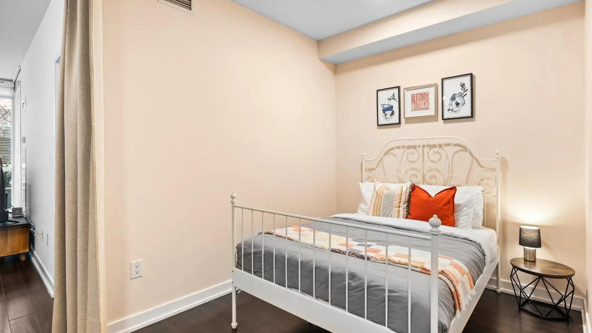 Charming 2Br Condo Near Cn Tower & Harbourfront Toronto Apartment