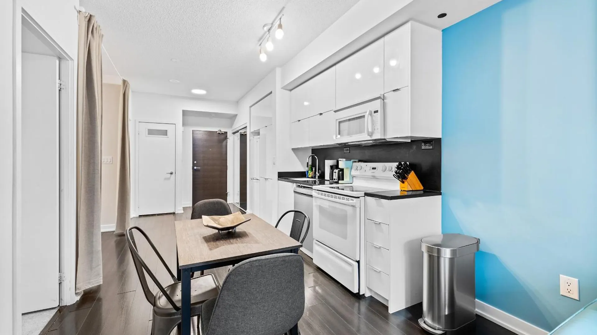 Charming 2Br Condo Near Cn Tower & Harbourfront Toronto
