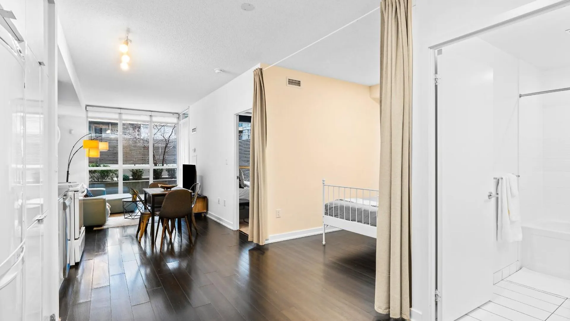 Charming 2Br Condo Near Cn Tower & Harbourfront Toronto 0*,  Canada